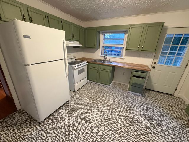 215 Barnett RD, Salem, VA 24153