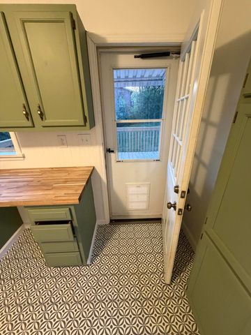 215 Barnett RD, Salem, VA 24153