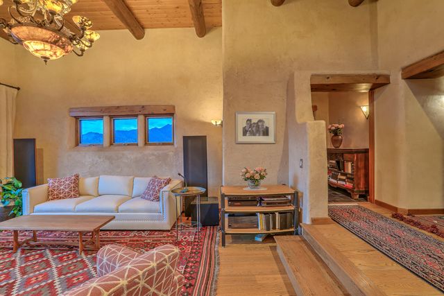 8 La Luz Trail NE, Albuquerque, NM 87122