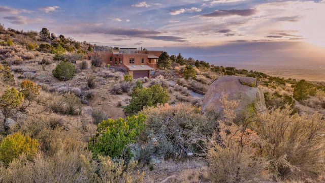 8 La Luz Trail NE, Albuquerque, NM 87122