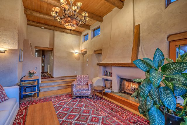 8 La Luz Trail NE, Albuquerque, NM 87122