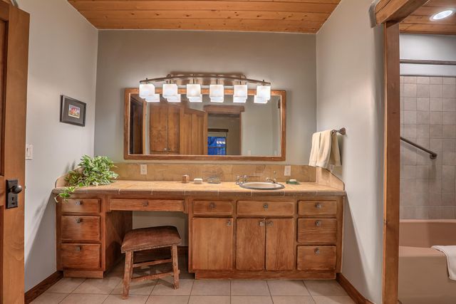 8 La Luz Trail NE, Albuquerque, NM 87122