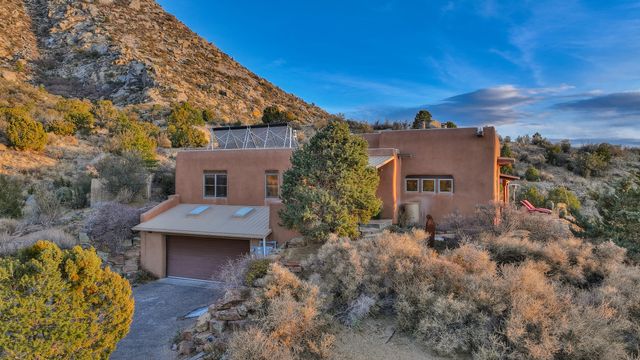 8 La Luz Trail NE, Albuquerque, NM 87122