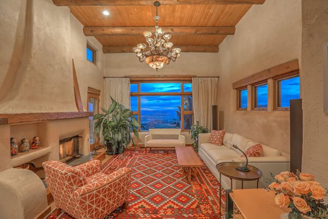 8 La Luz Trail NE, Albuquerque, NM 87122