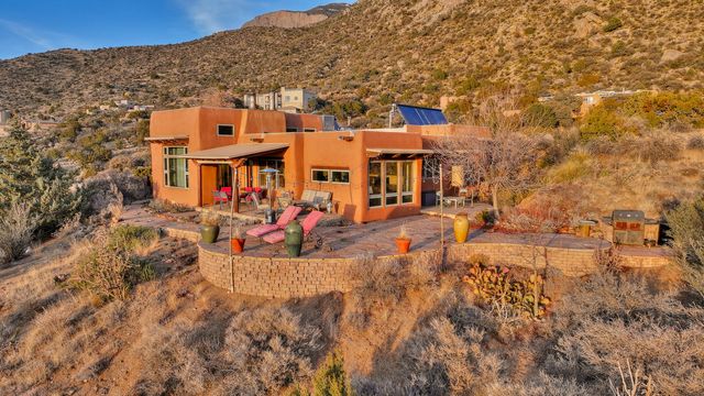 8 La Luz Trail NE, Albuquerque, NM 87122