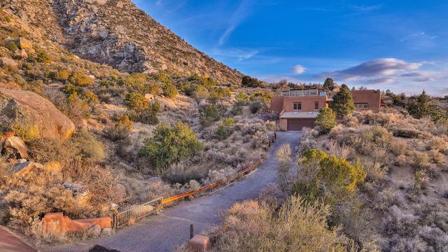 8 La Luz Trail NE, Albuquerque, NM 87122