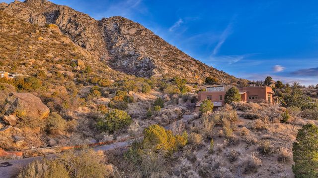 8 La Luz Trail NE, Albuquerque, NM 87122