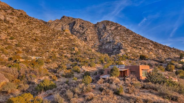 8 La Luz Trail NE, Albuquerque, NM 87122