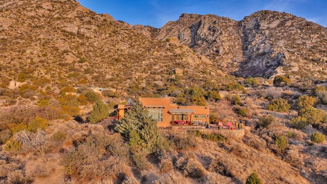 8 La Luz Trail NE, Albuquerque, NM 87122