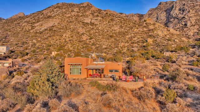 8 La Luz Trail NE, Albuquerque, NM 87122