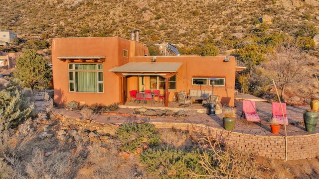 8 La Luz Trail NE, Albuquerque, NM 87122