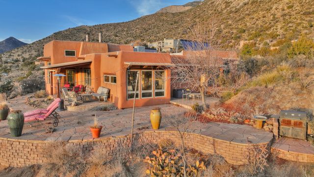 8 La Luz Trail NE, Albuquerque, NM 87122