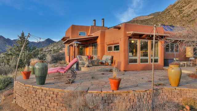 8 La Luz Trail NE, Albuquerque, NM 87122