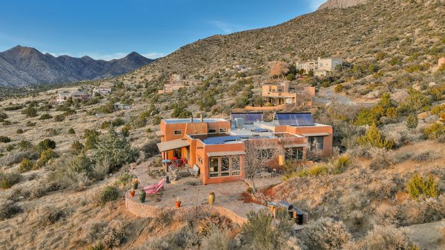 8 La Luz Trail NE, Albuquerque, NM 87122