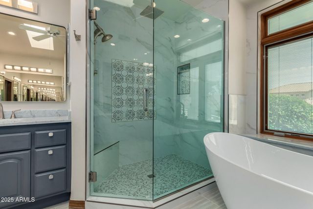 5812 W DEL LAGO Circle, Glendale, AZ 85308