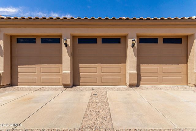 5812 W DEL LAGO Circle, Glendale, AZ 85308