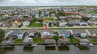228 Barracuda Street, Bayou Vista, TX 77563
