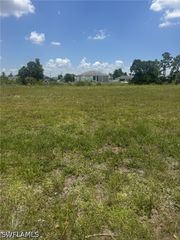3019 NE 5th PL, Cape Coral, FL 33909
