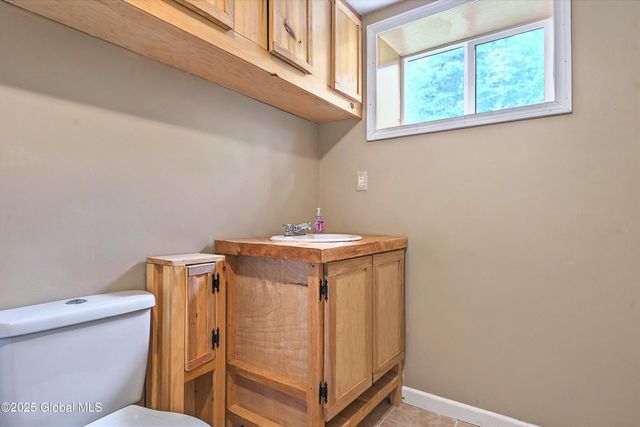 18 Kitchell Lane, Queensbury, NY 12804