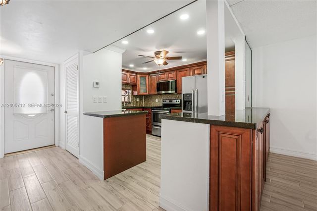 711 S Hollybrook Dr 209, Pembroke Pines, FL 33025