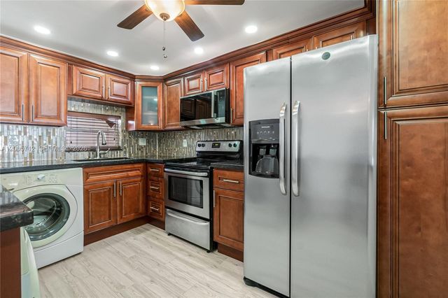 711 S Hollybrook Dr 209, Pembroke Pines, FL 33025