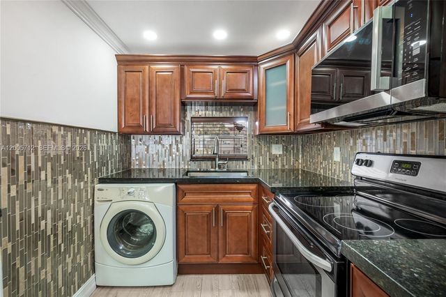 711 S Hollybrook Dr 209, Pembroke Pines, FL 33025