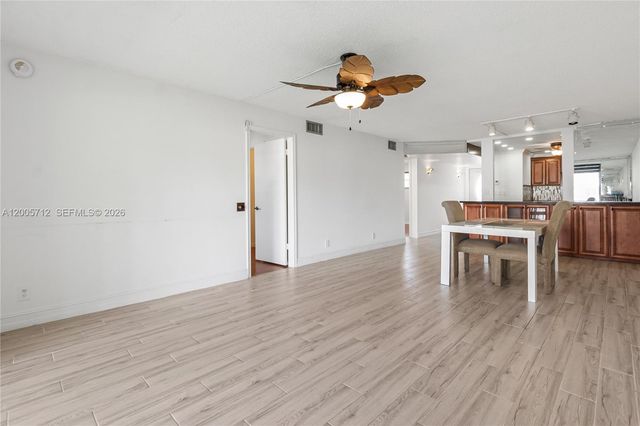 711 S Hollybrook Dr 209, Pembroke Pines, FL 33025