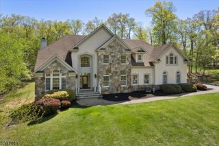 6 Strawberry Ln, Warren Twp., NJ 07059