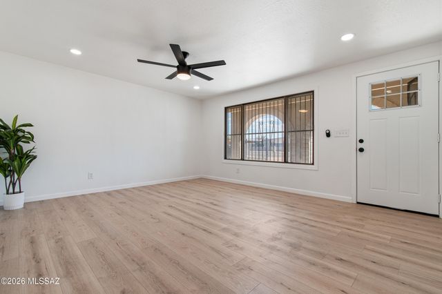 230 W Bilby Road, Tucson, AZ 85706