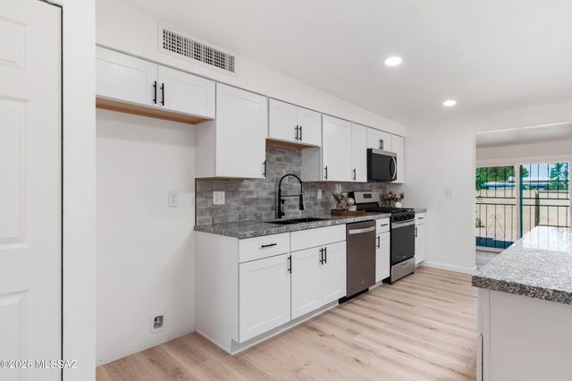 230 W Bilby Road, Tucson, AZ 85706