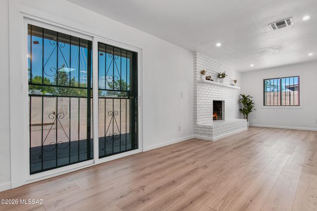 230 W Bilby Road, Tucson, AZ 85706