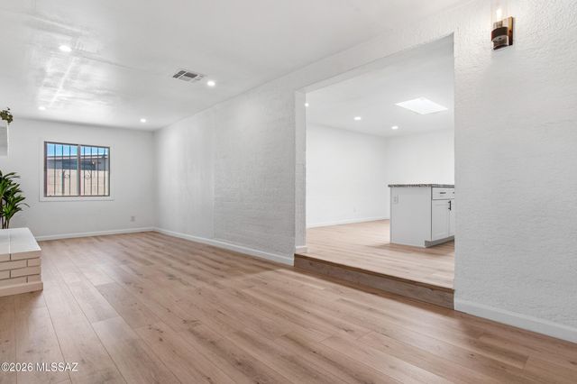 230 W Bilby Road, Tucson, AZ 85706