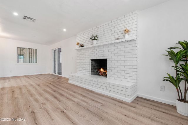 230 W Bilby Road, Tucson, AZ 85706