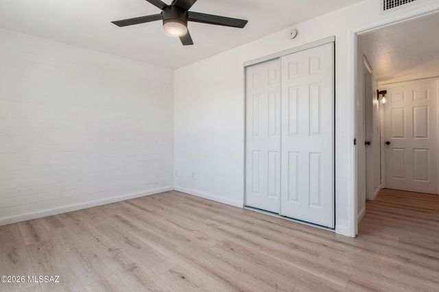 230 W Bilby Road, Tucson, AZ 85706