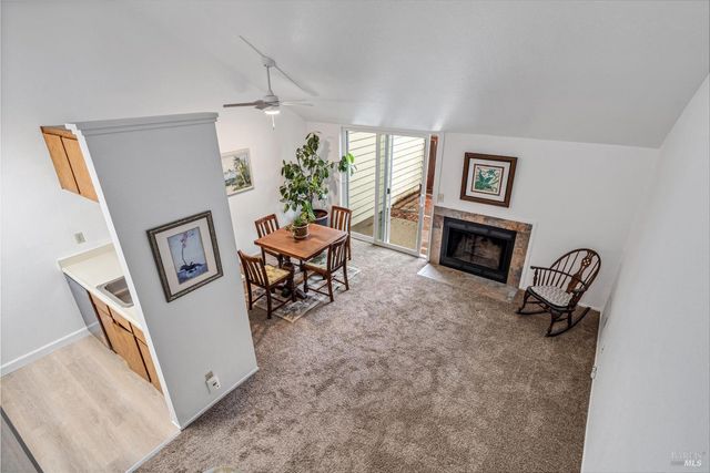 106 Courtyards E, Windsor, CA 95492