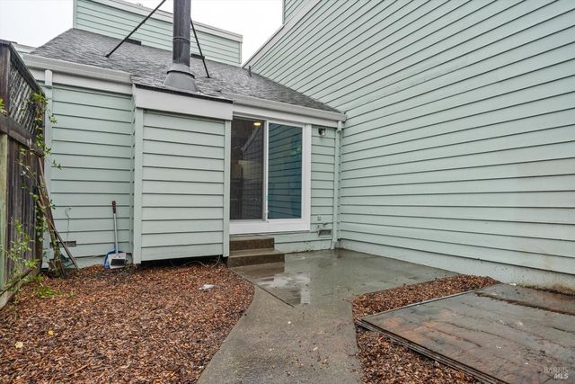 106 Courtyards E, Windsor, CA 95492