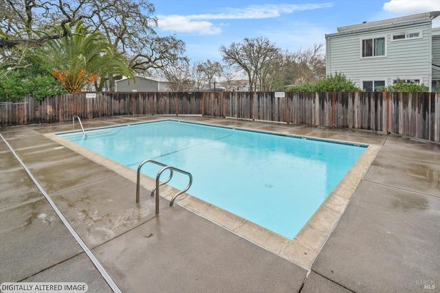 106 Courtyards E, Windsor, CA 95492