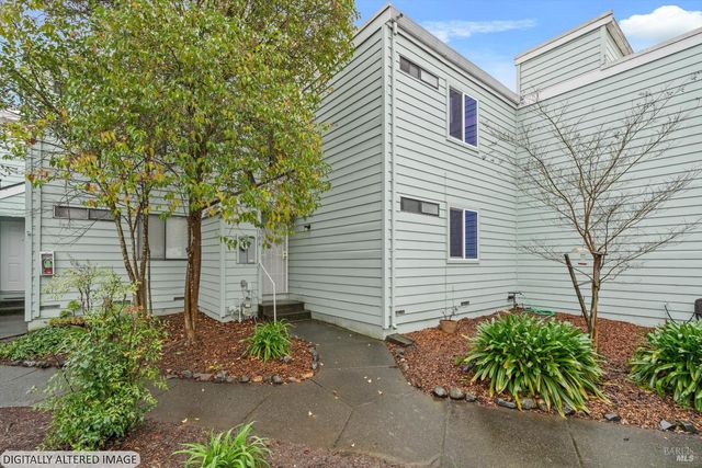 106 Courtyards E, Windsor, CA 95492