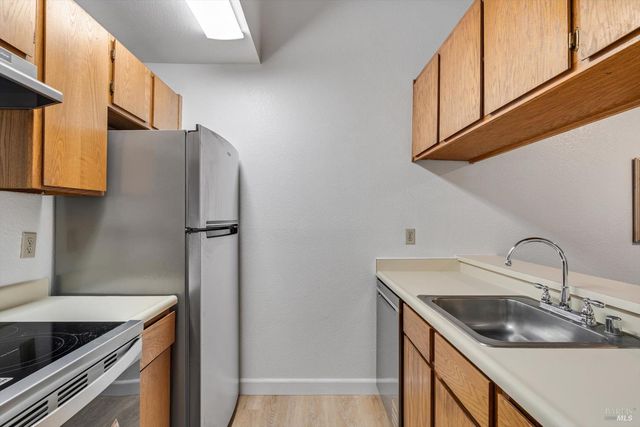 106 Courtyards E, Windsor, CA 95492