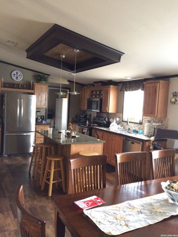 519 E 6714 E, Natalia, TX 78059
