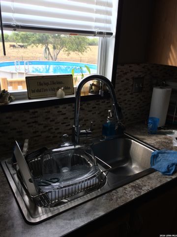 519 E 6714 E, Natalia, TX 78059