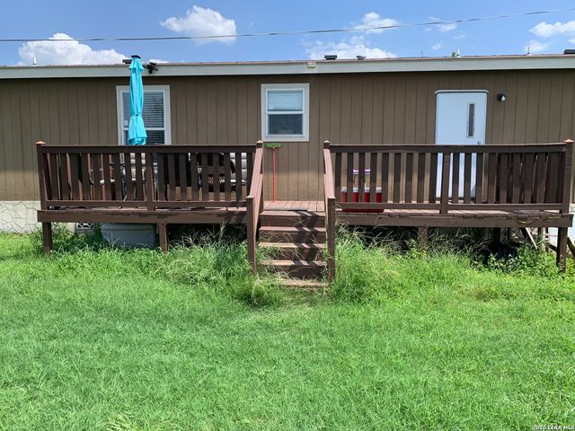 519 E 6714 E, Natalia, TX 78059