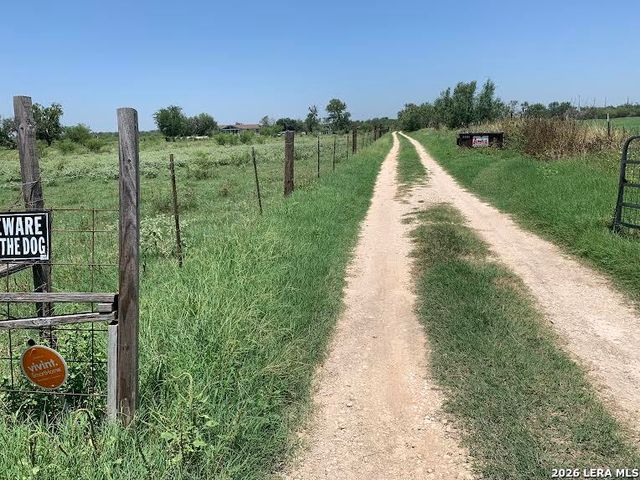 519 E 6714 E, Natalia, TX 78059