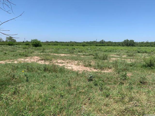 519 E 6714 E, Natalia, TX 78059