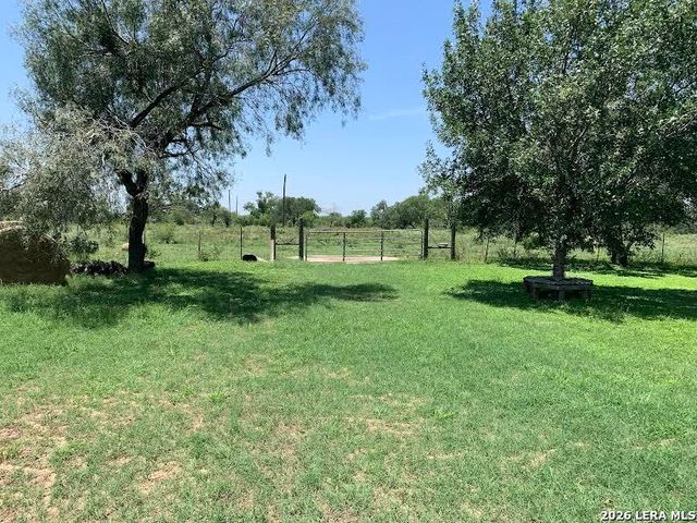 519 E 6714 E, Natalia, TX 78059
