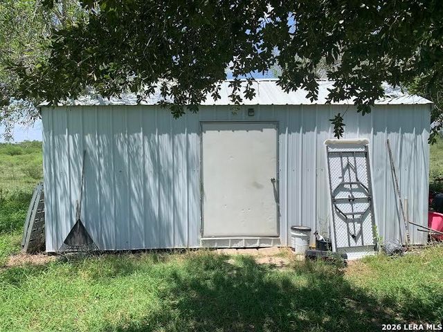 519 E 6714 E, Natalia, TX 78059