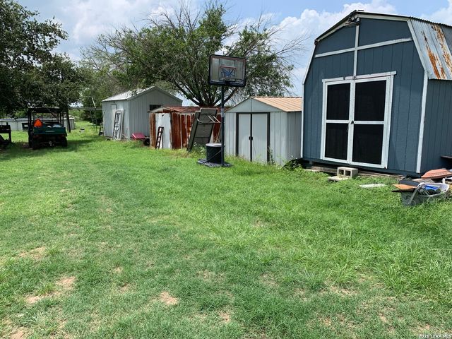 519 E 6714 E, Natalia, TX 78059
