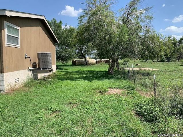 519 E 6714 E, Natalia, TX 78059