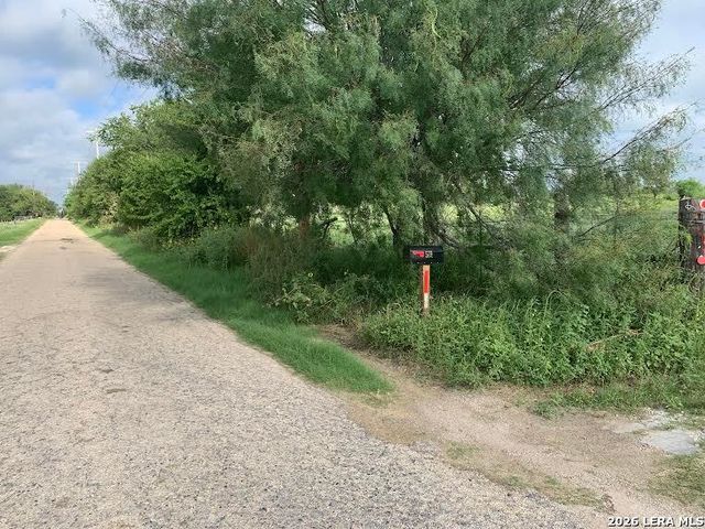 519 E 6714 E, Natalia, TX 78059
