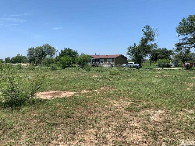 519 E 6714 E, Natalia, TX 78059